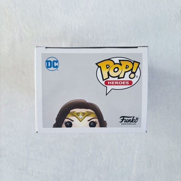 Wonder Woman Flying Funko Pop 322 - Picture 5 of 6